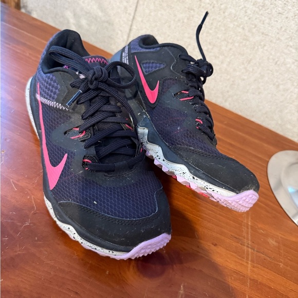 Nike Juniper Trail Black Hyper Pink Power Walking Shoes Size 7.5 - Picture 2 of 9